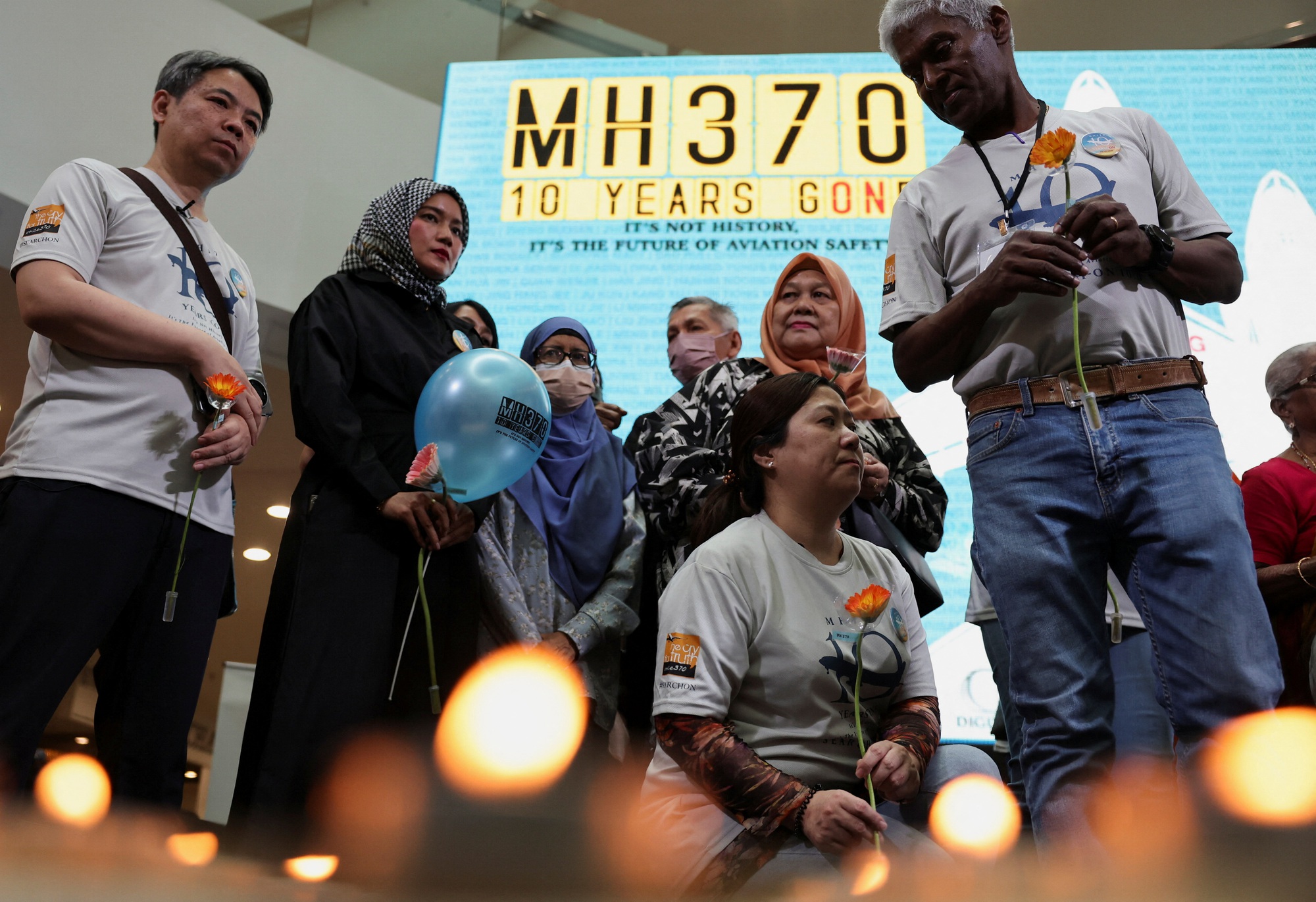 Tròn 10 năm MH370 mất tích: Người thân khóc nghẹn tại lễ tưởng niệm, &quot;cơn ác mộng&quot; kéo dài một thập kỷ chưa khép lại- Ảnh 4.