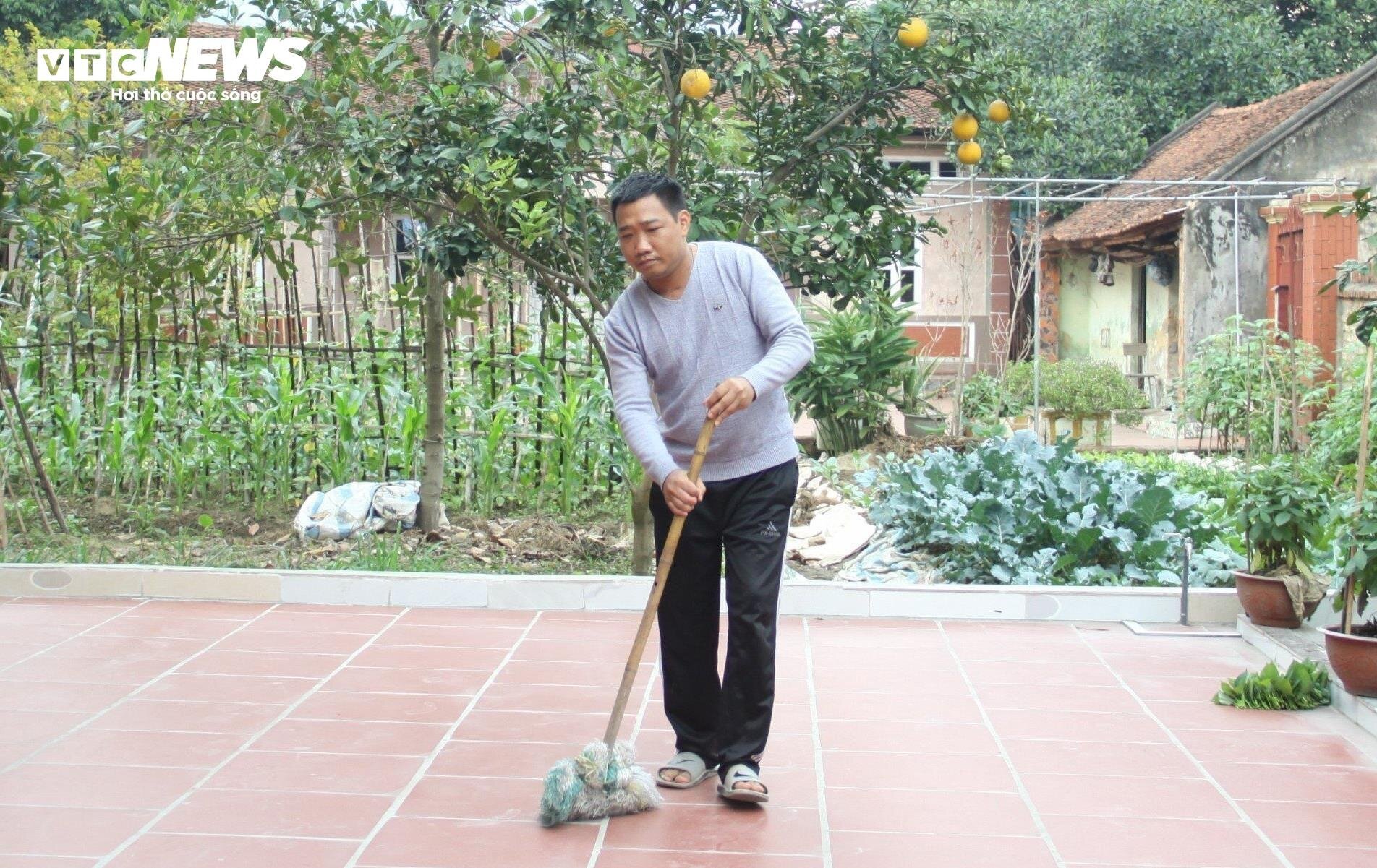 Cuộc sống hiện tại của thiếu tá mất vợ và hai con vụ cháy chung cư mini - Ảnh 3. Cuộc sống hiện tại của thiếu tá mất vợ và hai con vụ cháy chung cư mini - Ảnh 3.