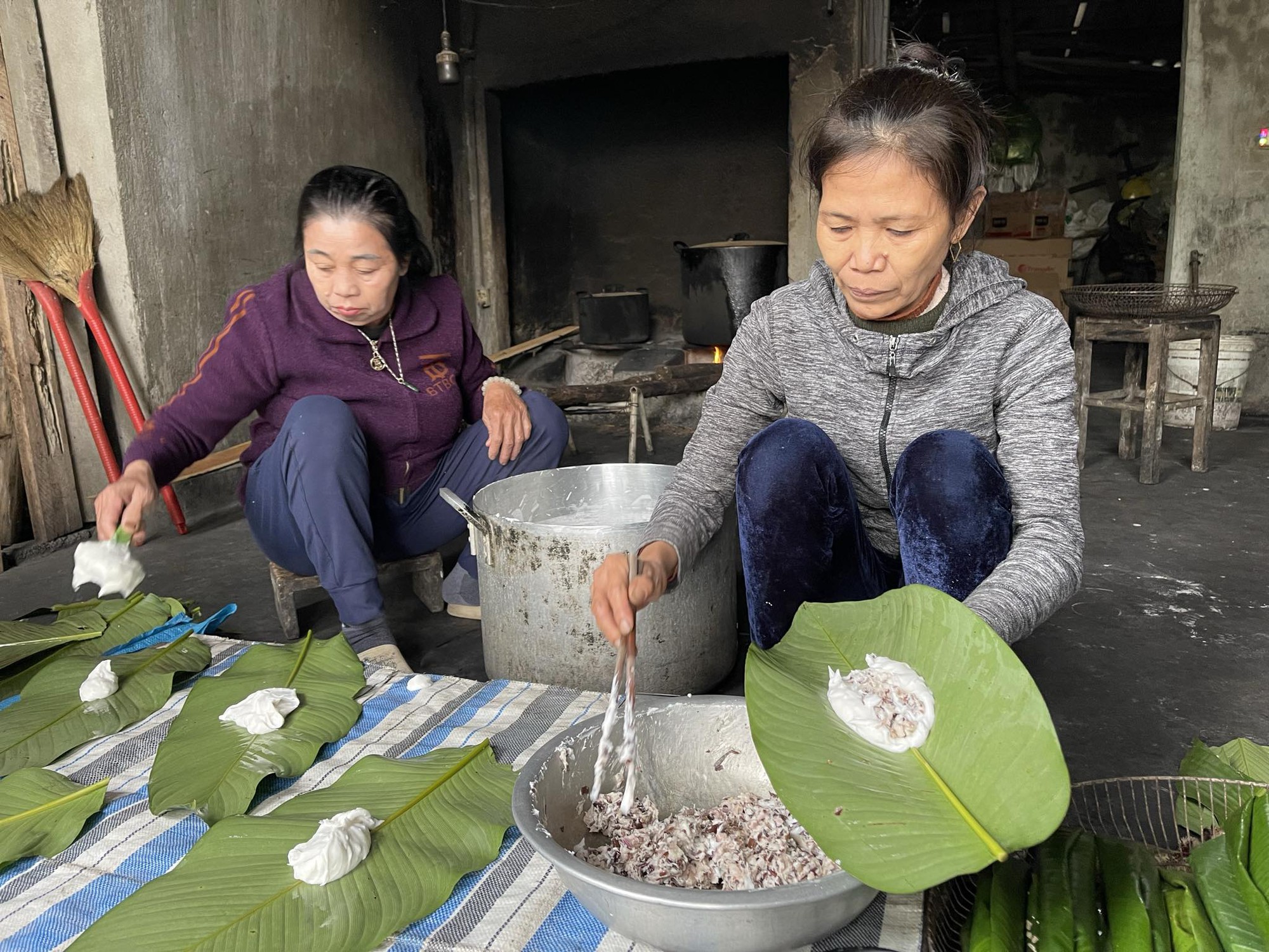 Làng quê khởi sắc nhờ gói hàng nghìn chiếc bánh lá mỗi ngày- Ảnh 2.