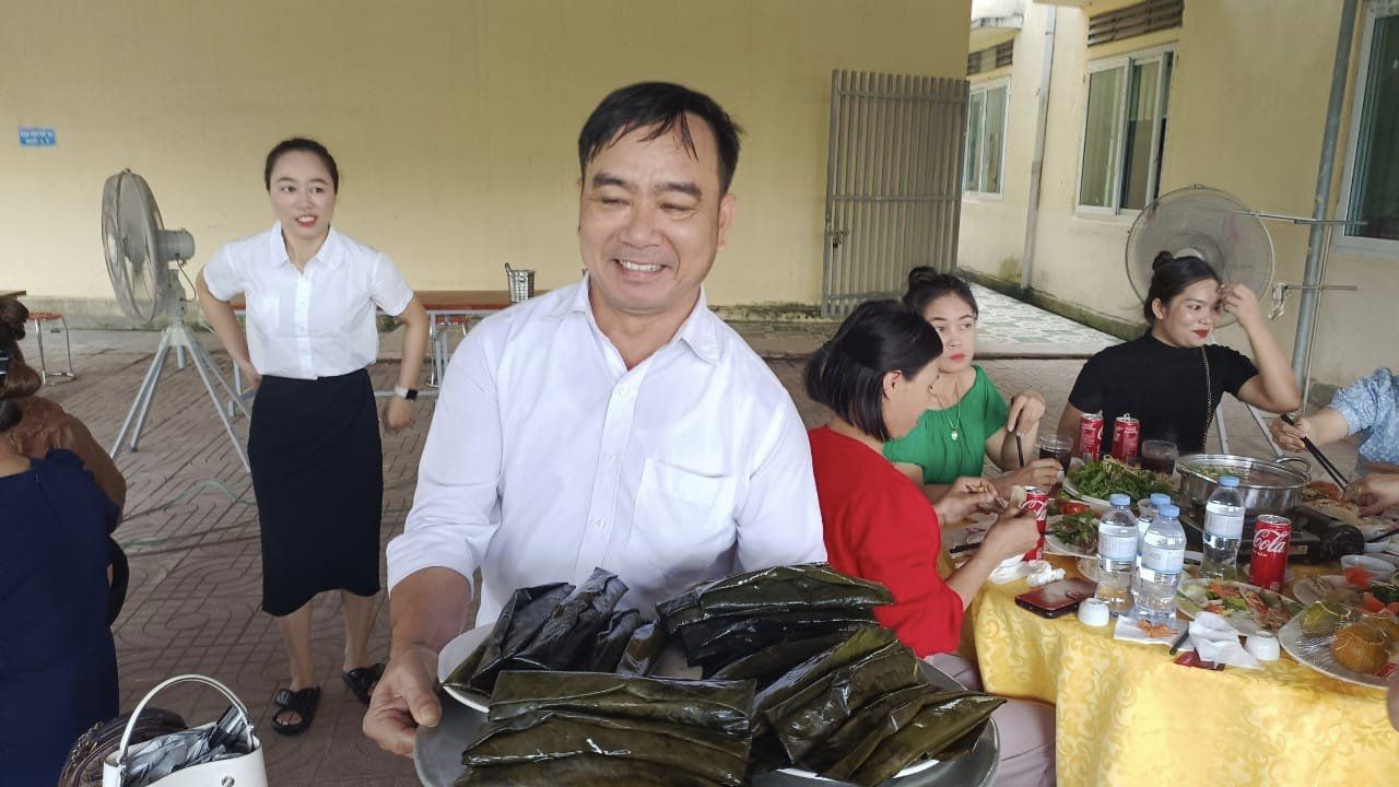 Làng quê khởi sắc nhờ gói hàng nghìn chiếc bánh lá mỗi ngày- Ảnh 6.