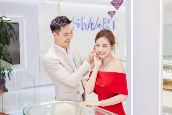 Chúng ta của 8 năm sau: Lâm tặng Dương quà gì dịp 8/3? - Ảnh 2. Chúng ta của 8 năm sau: Lâm tặng Dương quà gì dịp 8/3? - Ảnh 2.
