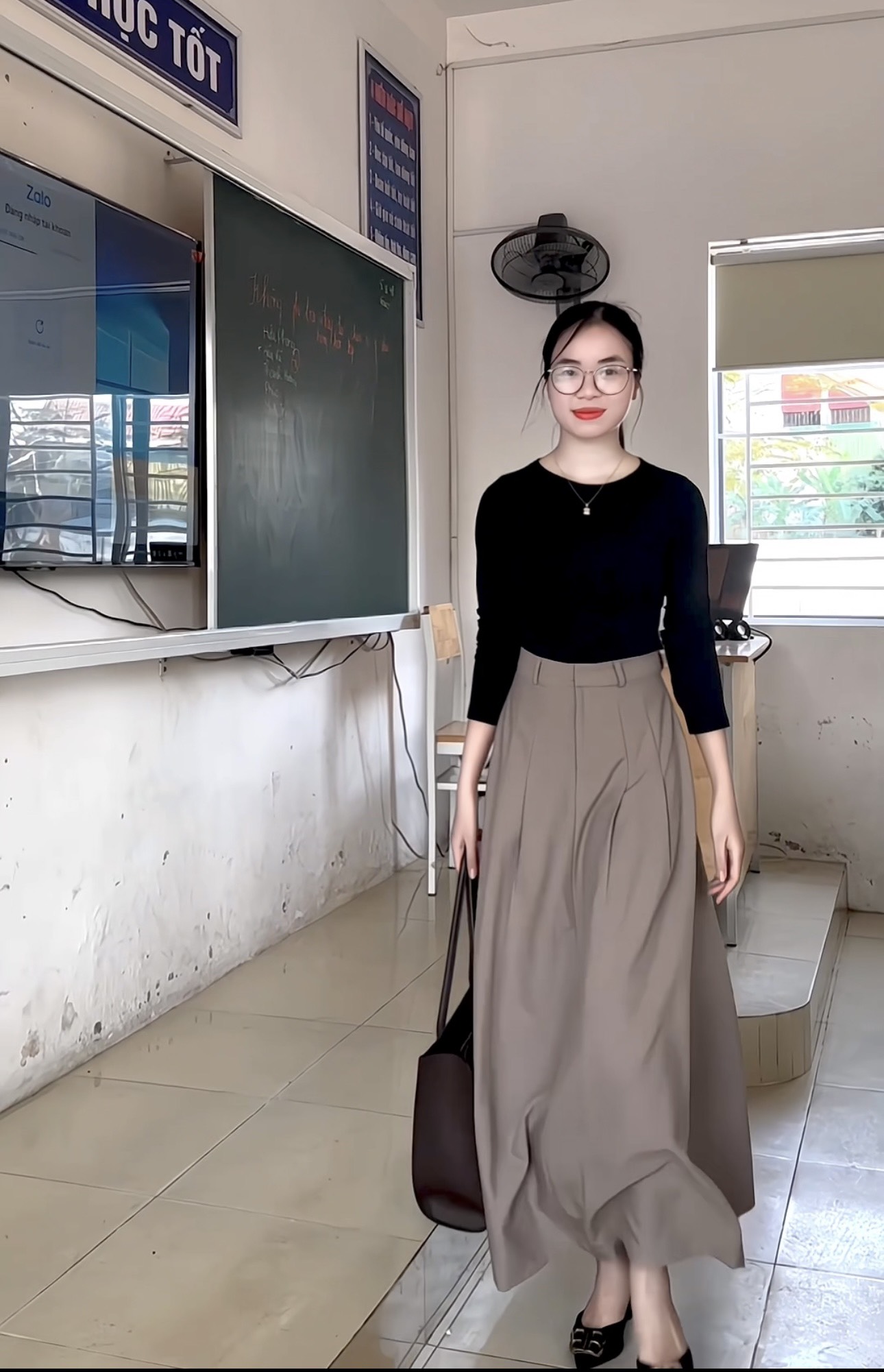 Cô giáo gây sốt với loạt outfit lên lớp cả tháng không trùng bộ nào: Mặc đẹp không đồng nghĩa dạy không tốt!- Ảnh 6. Cô giáo gây sốt với loạt outfit lên lớp cả tháng không trùng bộ nào: Mặc đẹp không đồng nghĩa dạy không tốt!- Ảnh 6.