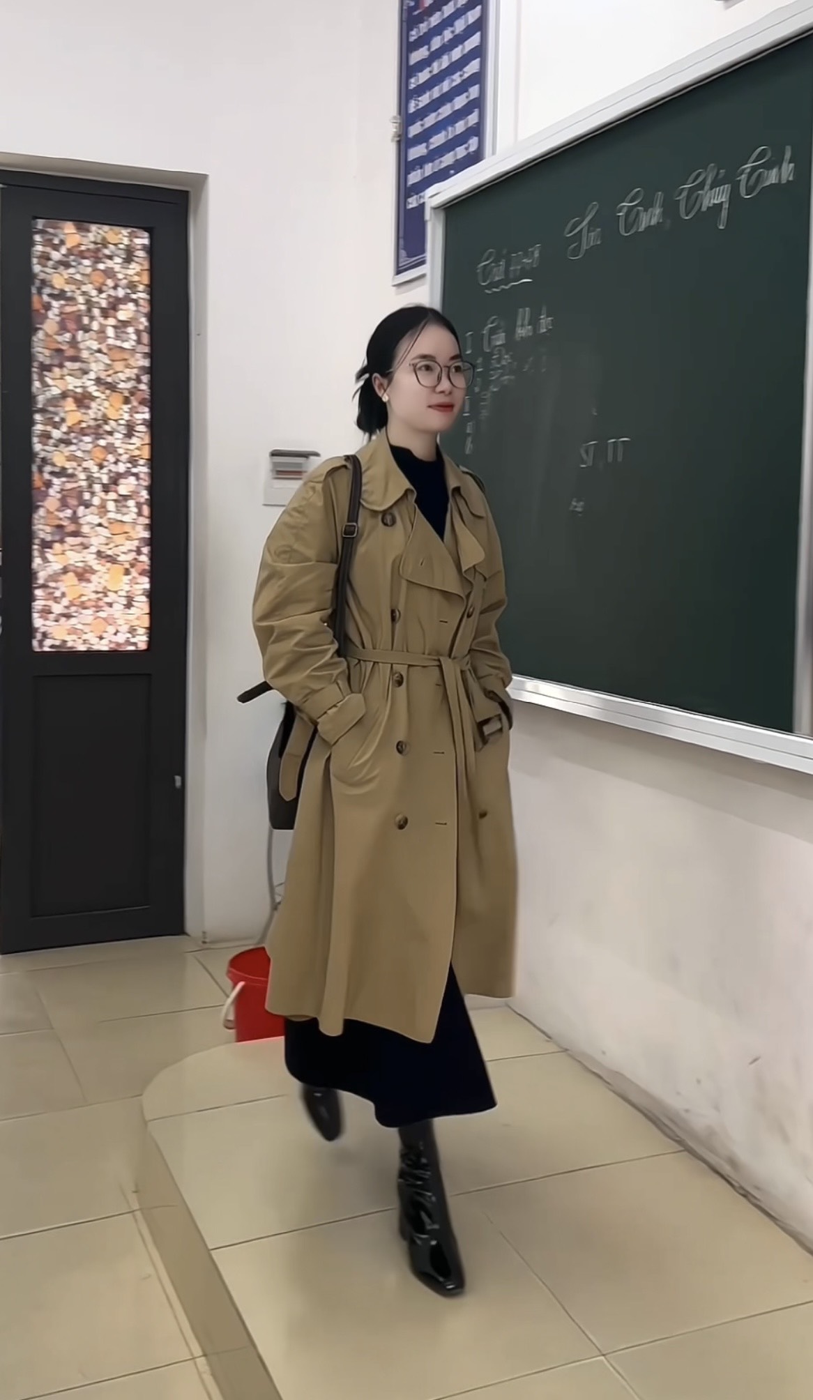 Cô giáo gây sốt với loạt outfit lên lớp cả tháng không trùng bộ nào: Mặc đẹp không đồng nghĩa dạy không tốt!- Ảnh 5. Cô giáo gây sốt với loạt outfit lên lớp cả tháng không trùng bộ nào: Mặc đẹp không đồng nghĩa dạy không tốt!- Ảnh 5.