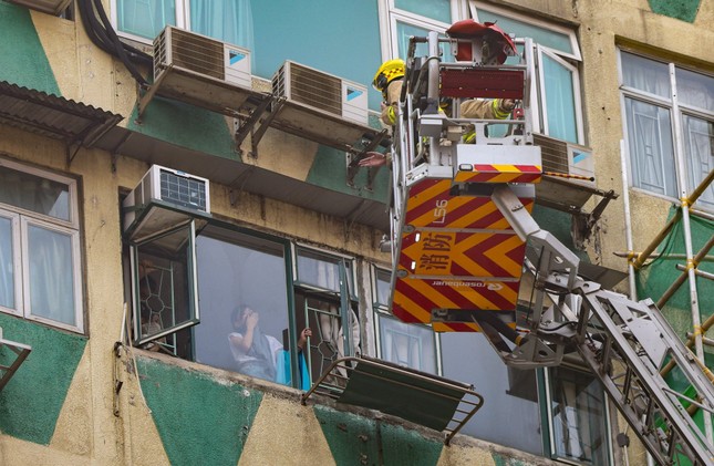 Cháy lớn tại tòa nhà cao tầng ở Hồng Kông (Trung Quốc), 40 người thương vong - Ảnh 2.