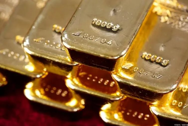 Thế hệ người Trung Quốc dốc tiền tiết kiệm cả đời ôm vàng bị thua lỗ nay ‘lật kèo’, lãi đậm sau 11 năm kiên nhẫn, ung dung nhìn giá vàng nhảy vọt theo từng giờ - Ảnh 3.