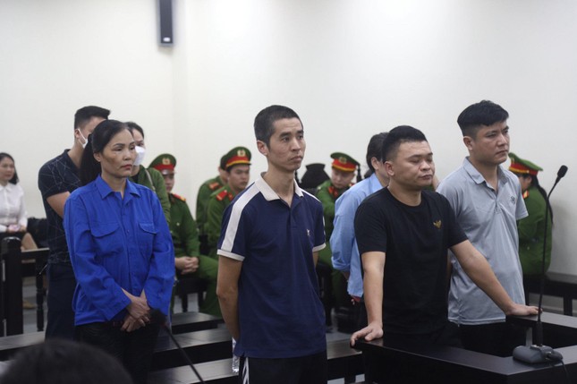 Vợ chồng cựu công an phường ở Hà Nội lĩnh án vì cho đồng nghiệp vay lãi 'cắt cổ' - Ảnh 1.