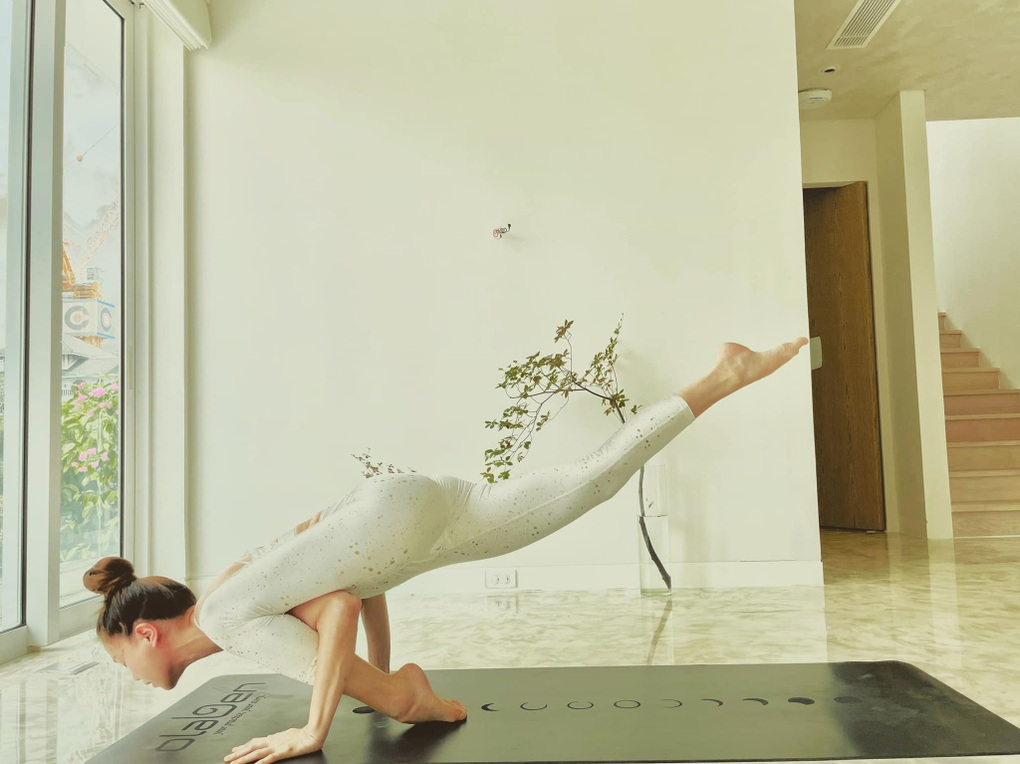 Cặp đôi có body sexy nhất nhì Vbiz gọi tên Hà Hồ - Kim Lý: Vợ &quot;nghiện&quot; yoga hơn chục năm, chồng lại &quot;mê tít&quot; môn thể thao này - Ảnh 5.