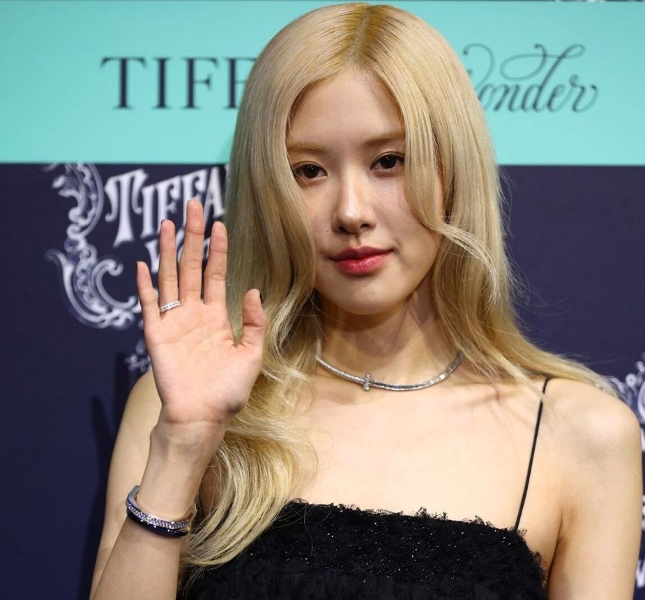 Rosé (BlackPink) bị nghi phẫu thuật thẩm mỹ - Ảnh 3. Rosé (BlackPink) bị nghi phẫu thuật thẩm mỹ - Ảnh 3.