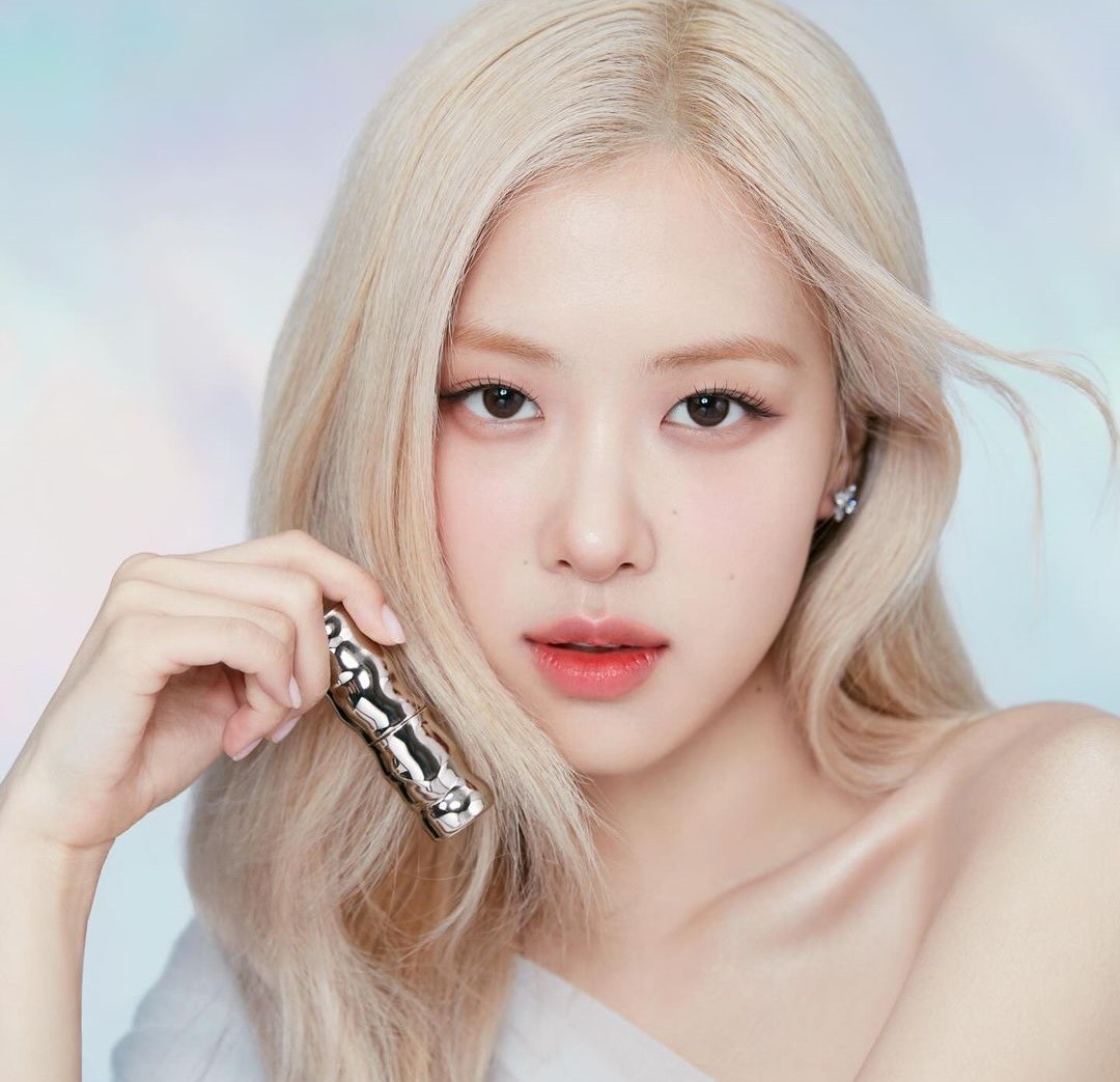 Rosé (BlackPink) bị nghi phẫu thuật thẩm mỹ - Ảnh 4. Rosé (BlackPink) bị nghi phẫu thuật thẩm mỹ - Ảnh 4.
