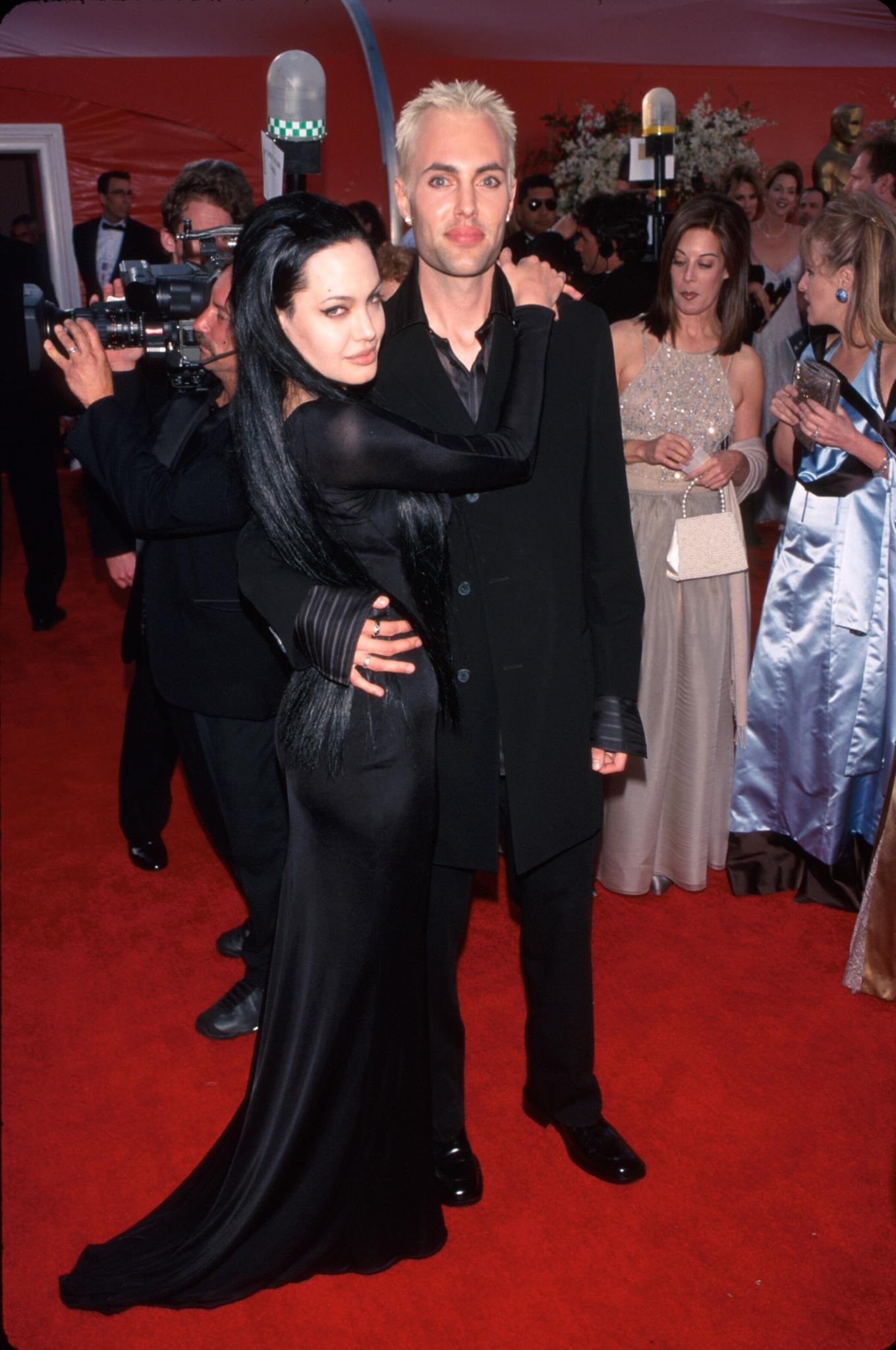Người khiến Angelina Jolie bất hòa với Brad Pitt - Ảnh 3.