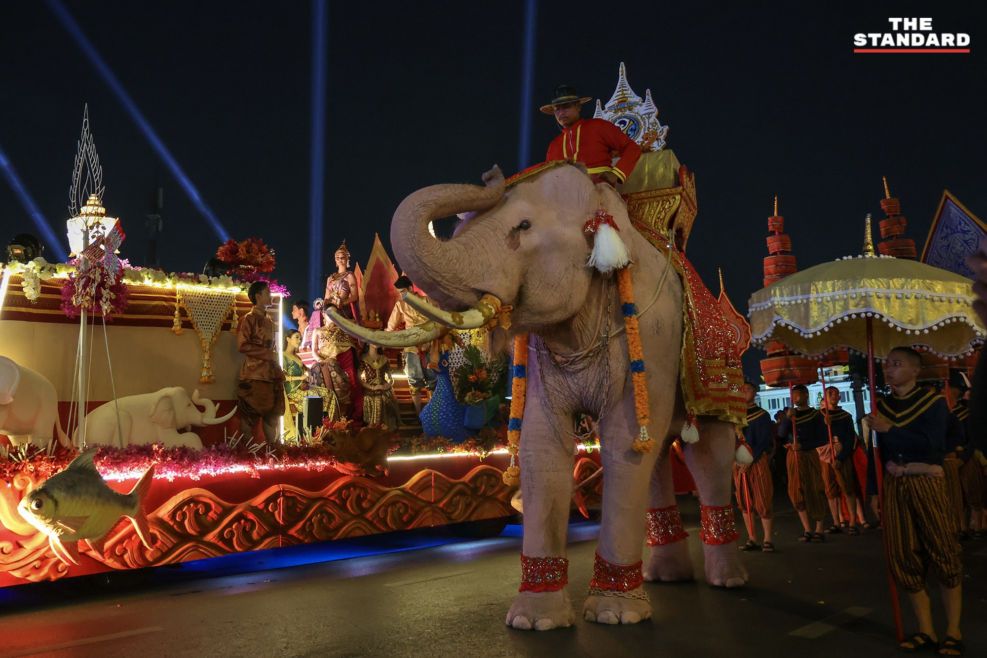 Lễ hội Songkran 2024: Dòng người ùn ùn đổ ra đường, Thái Lan chính thức khởi động &quot;7 ngày nguy hiểm&quot;- Ảnh 4.