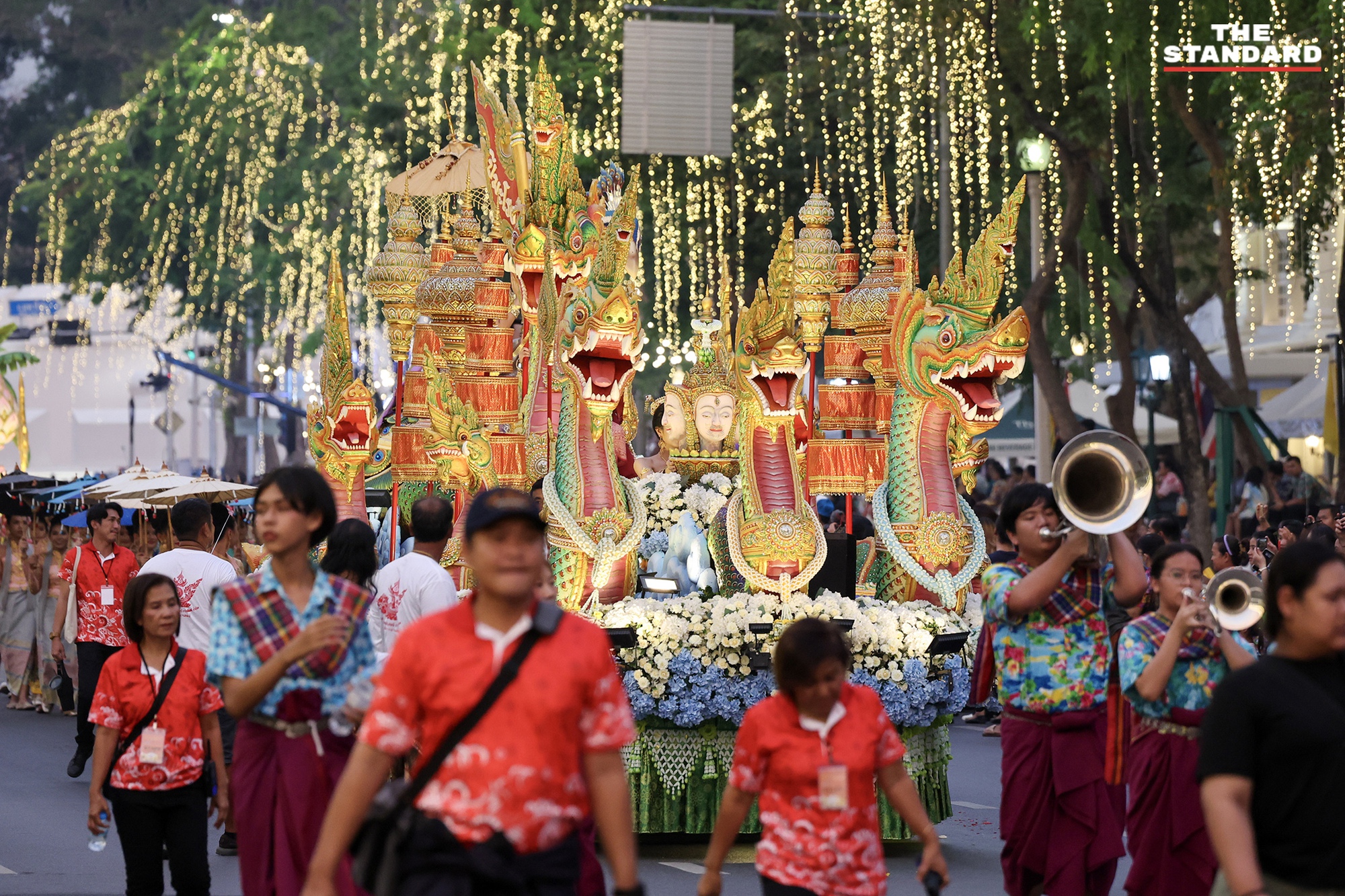 Lễ hội Songkran 2024: Dòng người ùn ùn đổ ra đường, Thái Lan chính thức khởi động &quot;7 ngày nguy hiểm&quot;- Ảnh 3.