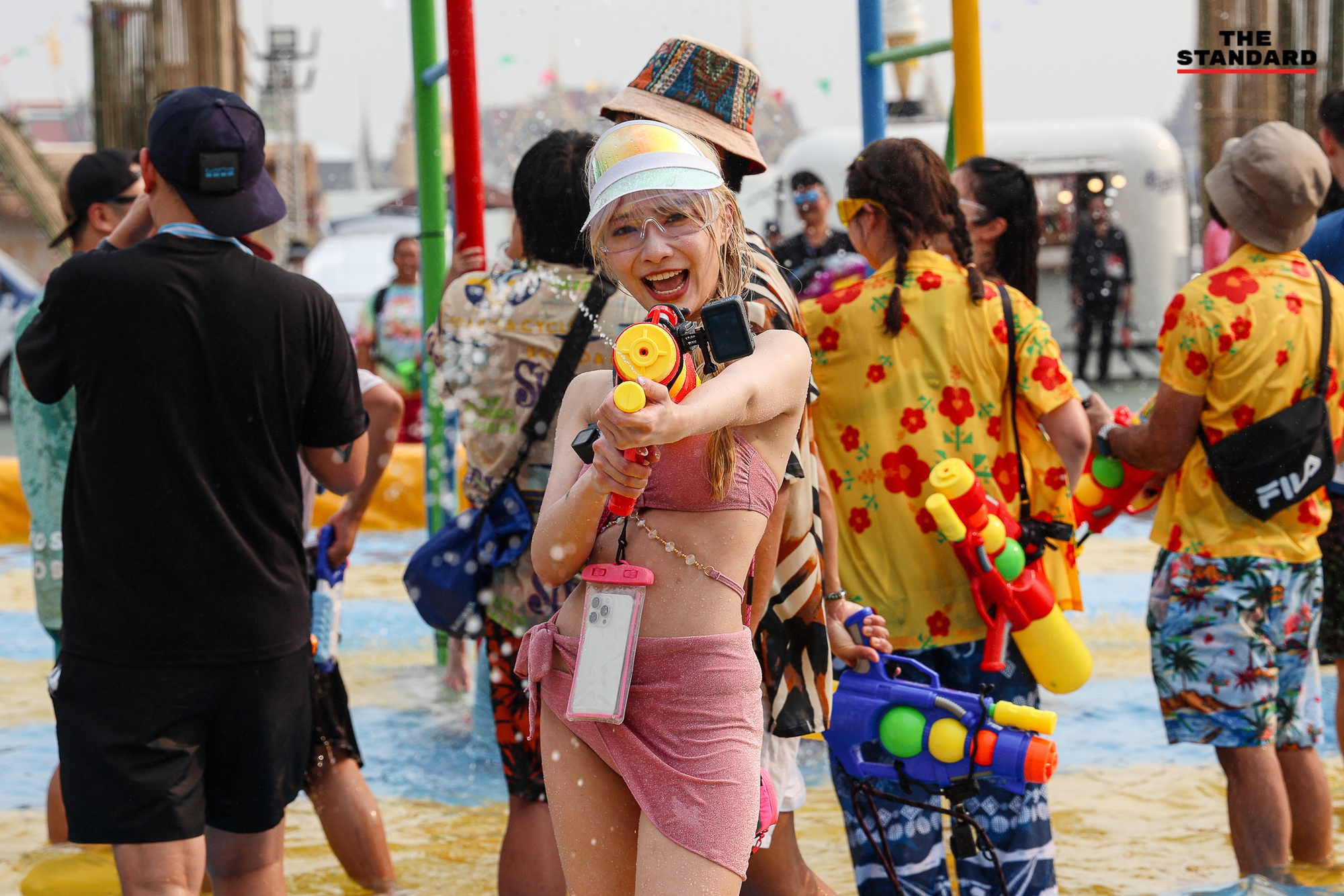 Lễ hội Songkran 2024: Dòng người ùn ùn đổ ra đường, Thái Lan chính thức khởi động &quot;7 ngày nguy hiểm&quot;- Ảnh 1.