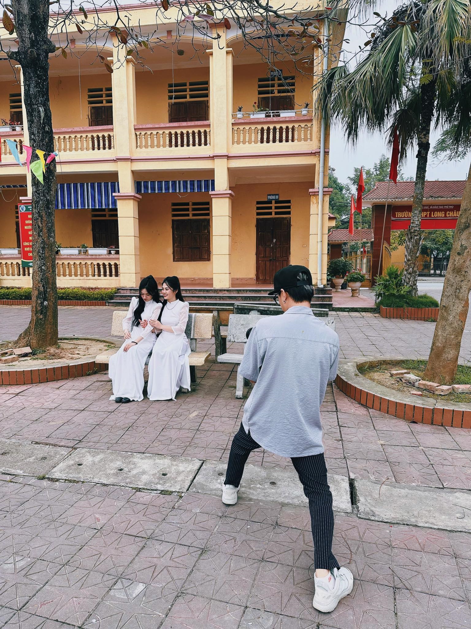 Thợ chụp kỷ yếu mùa cao điểm: Chạy show 3 ca/ngày, thu nhập vài chục triệu nhưng nhiều người vẫn không muốn làm- Ảnh 6. Thợ chụp kỷ yếu mùa cao điểm: Chạy show 3 ca/ngày, thu nhập vài chục triệu nhưng nhiều người vẫn không muốn làm- Ảnh 6.