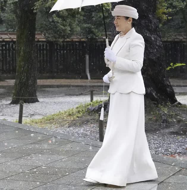 Công chúa xinh đẹp nhất Nhật Bản tham dự Lễ kỷ niệm đặc biệt, gây xao xuyến khi khoe trọn ngoại hình &quot;đẹp hơn hoa&quot; - Ảnh 4.