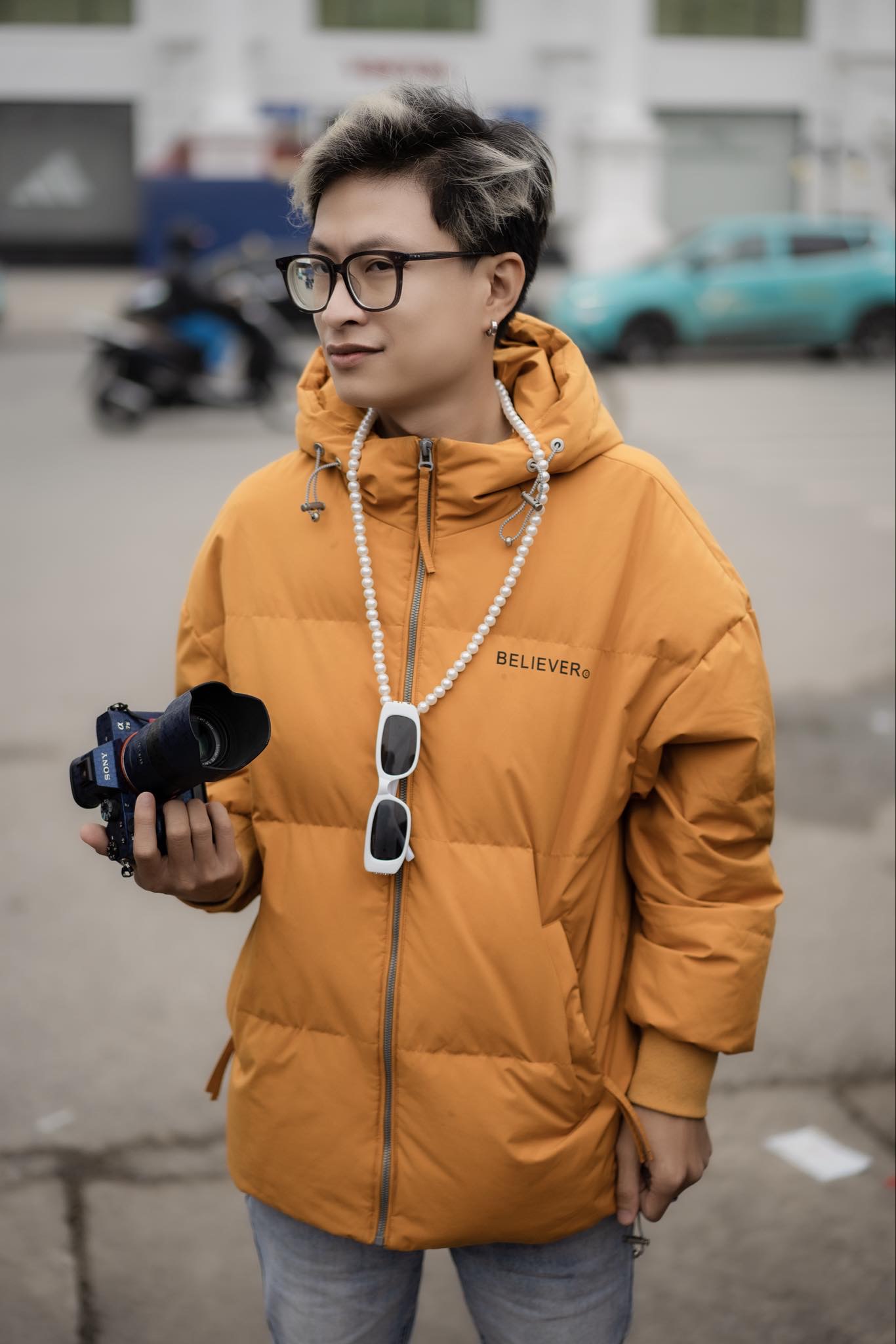 Thợ chụp kỷ yếu mùa cao điểm: Chạy show 3 ca/ngày, thu nhập vài chục triệu nhưng nhiều người vẫn không muốn làm- Ảnh 1. Thợ chụp kỷ yếu mùa cao điểm: Chạy show 3 ca/ngày, thu nhập vài chục triệu nhưng nhiều người vẫn không muốn làm- Ảnh 1.