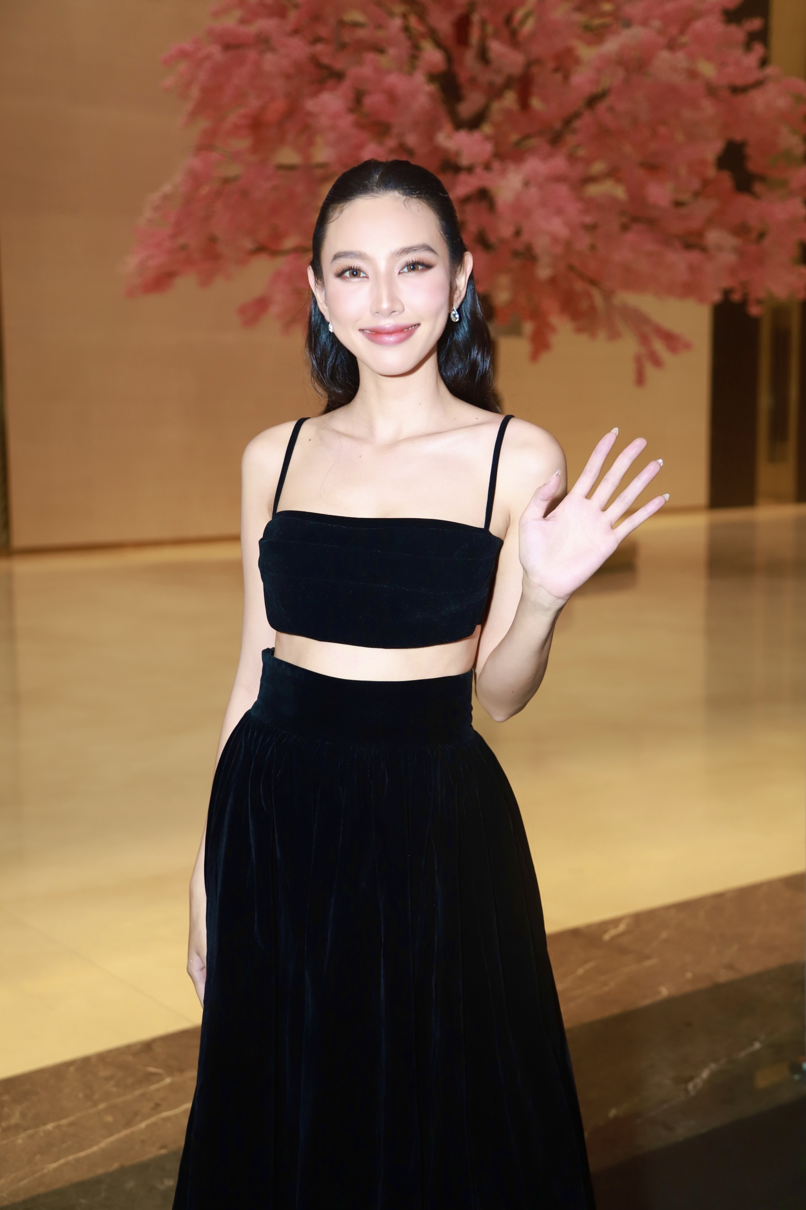 Dàn sao đình đám đổ bộ đám cưới Minh Tú: Trường Giang - Nhã Phương sánh đôi sau loạt ồn ào, 2 sao nam chiếm "spotlight" vì mặc lố - Ảnh 5. Dàn sao đình đám đổ bộ đám cưới Minh Tú: Trường Giang - Nhã Phương sánh đôi sau loạt ồn ào, 2 sao nam chiếm "spotlight" vì mặc lố - Ảnh 5.