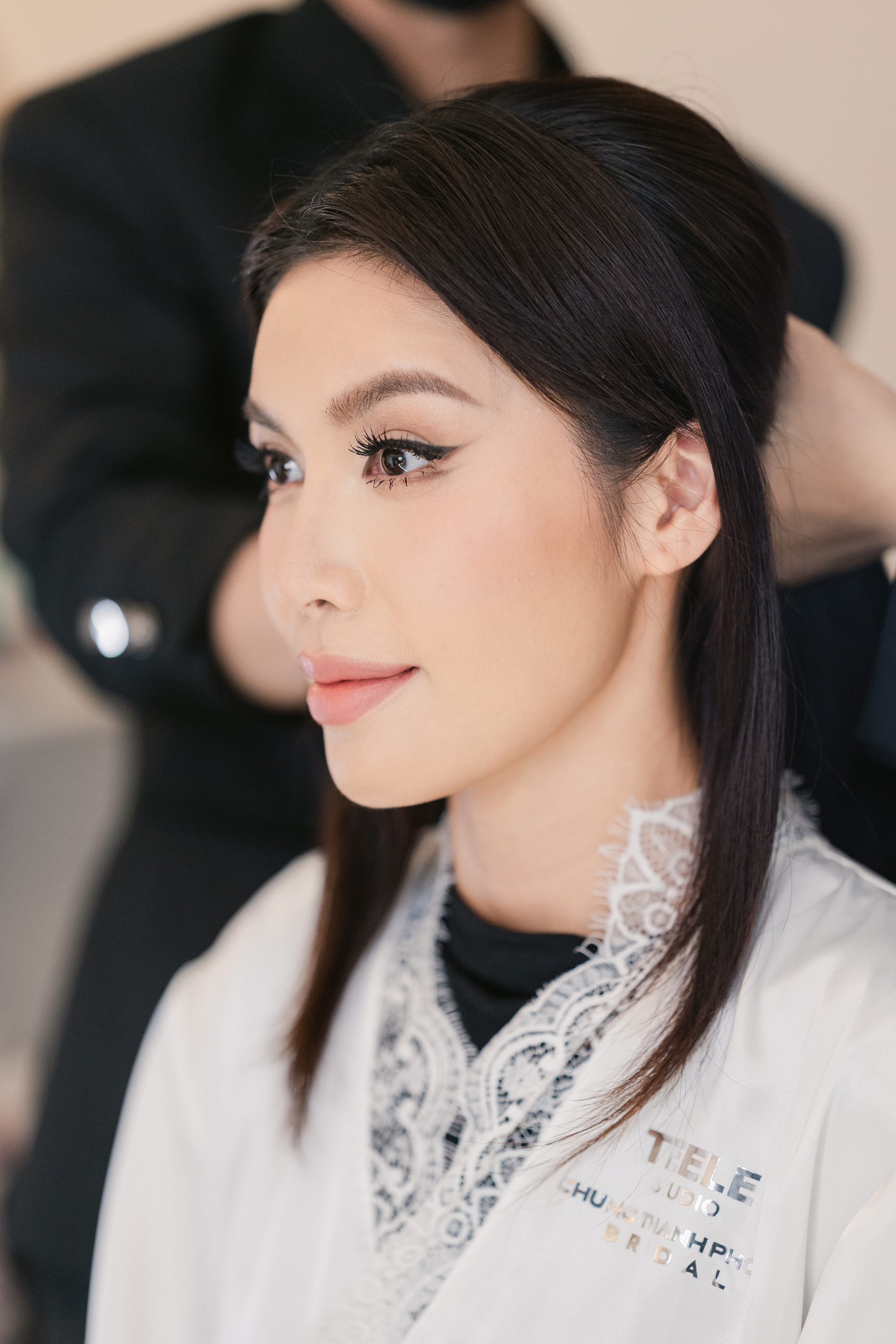 Hé lộ những hình ảnh đầu tiên trong đám cưới Minh Tú: Dâu - rể tất bật tổng duyệt, không gian ngập ảnh và hoa! - Ảnh 9. Hé lộ những hình ảnh đầu tiên trong đám cưới Minh Tú: Dâu - rể tất bật tổng duyệt, không gian ngập ảnh và hoa! - Ảnh 9.