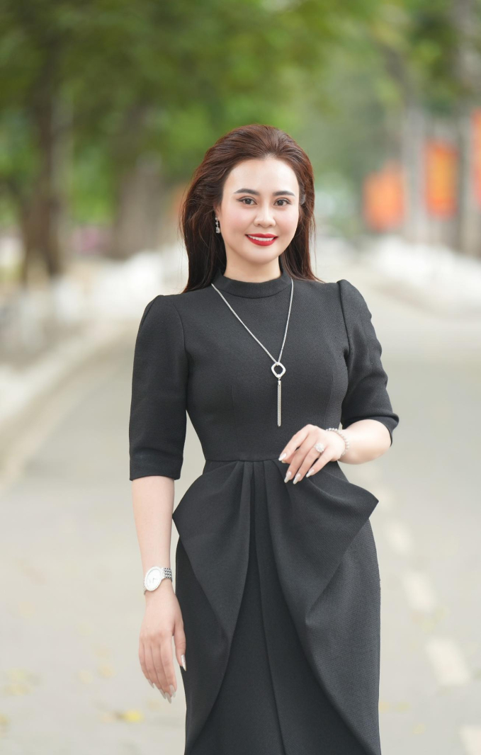 Hoa hậu Phan Kim Oanh hài hước nhận mình &quot;ăn gian&quot; chiều cao vẫn thua cầu thủ Đoàn Văn Hậu - Ảnh 2.