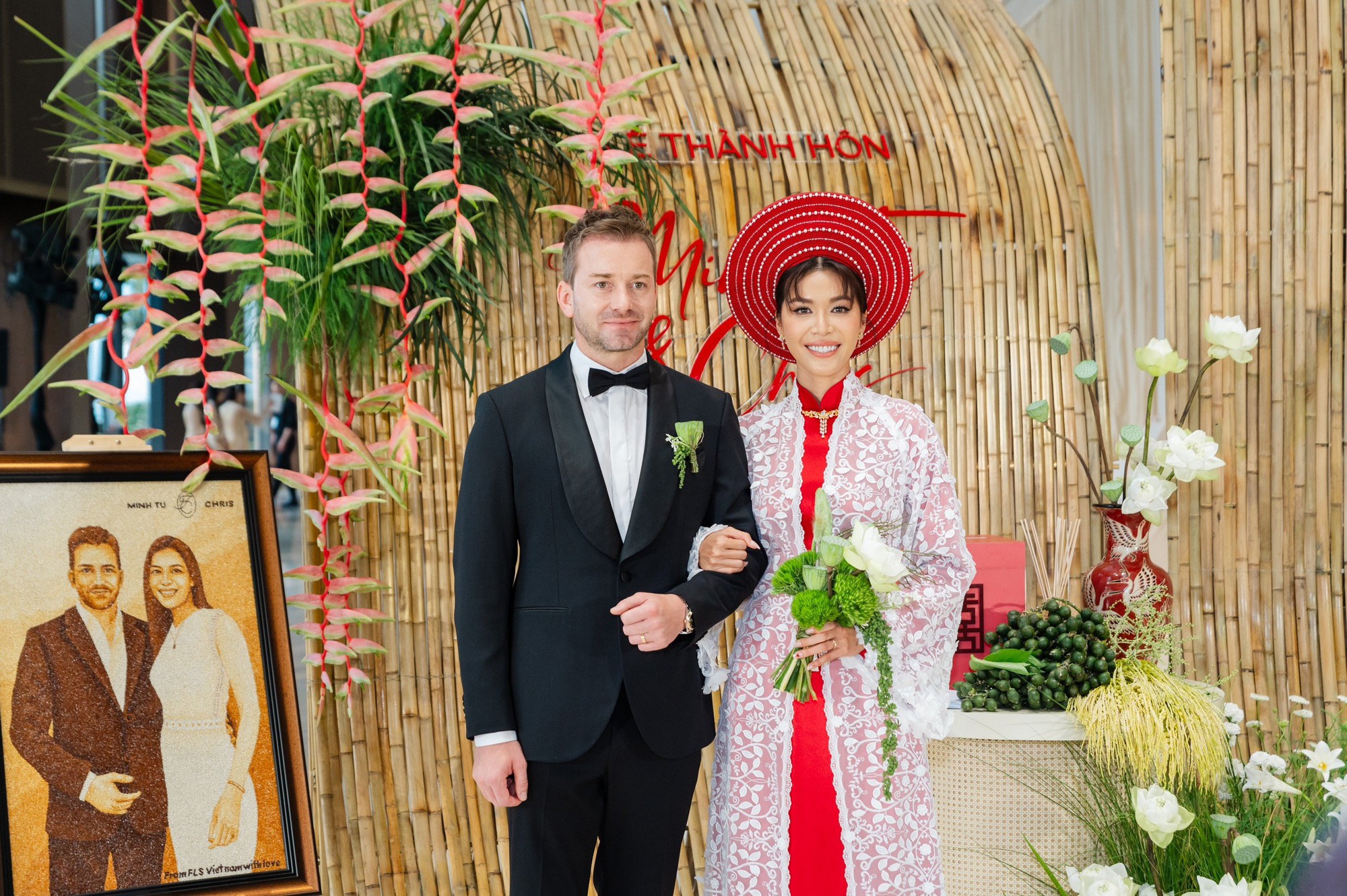 Ý nghĩa đặc biệt phía sau bộ váy cưới của Minh Tú, lý do khiến ai cũng xúc động- Ảnh 1. Ý nghĩa đặc biệt phía sau bộ váy cưới của Minh Tú, lý do khiến ai cũng xúc động- Ảnh 1.