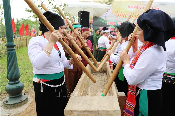 Hàng nghìn lượt du khách đã về Đền Hùng trước ngày Giỗ Tổ - Ảnh 6.