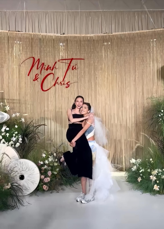 Minh Tú bị soi vòng 2 lớn rõ, một chi tiết trong lễ cưới ngầm xác nhận đang có tin vui?- Ảnh 4. Minh Tú bị soi vòng 2 lớn rõ, một chi tiết trong lễ cưới ngầm xác nhận đang có tin vui?- Ảnh 4.