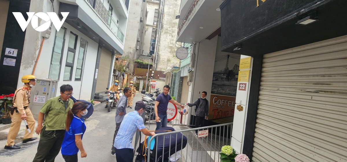 Hiện trường vụ sập giàn giáo khiến 2 người tử vong ở ngõ Tức Mạc, Hà Nội - Ảnh 2. Hiện trường vụ sập giàn giáo khiến 2 người tử vong ở ngõ Tức Mạc, Hà Nội - Ảnh 2.