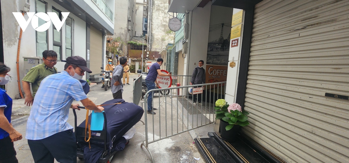 Hiện trường vụ sập giàn giáo khiến 2 người tử vong ở ngõ Tức Mạc, Hà Nội - Ảnh 3. Hiện trường vụ sập giàn giáo khiến 2 người tử vong ở ngõ Tức Mạc, Hà Nội - Ảnh 3.