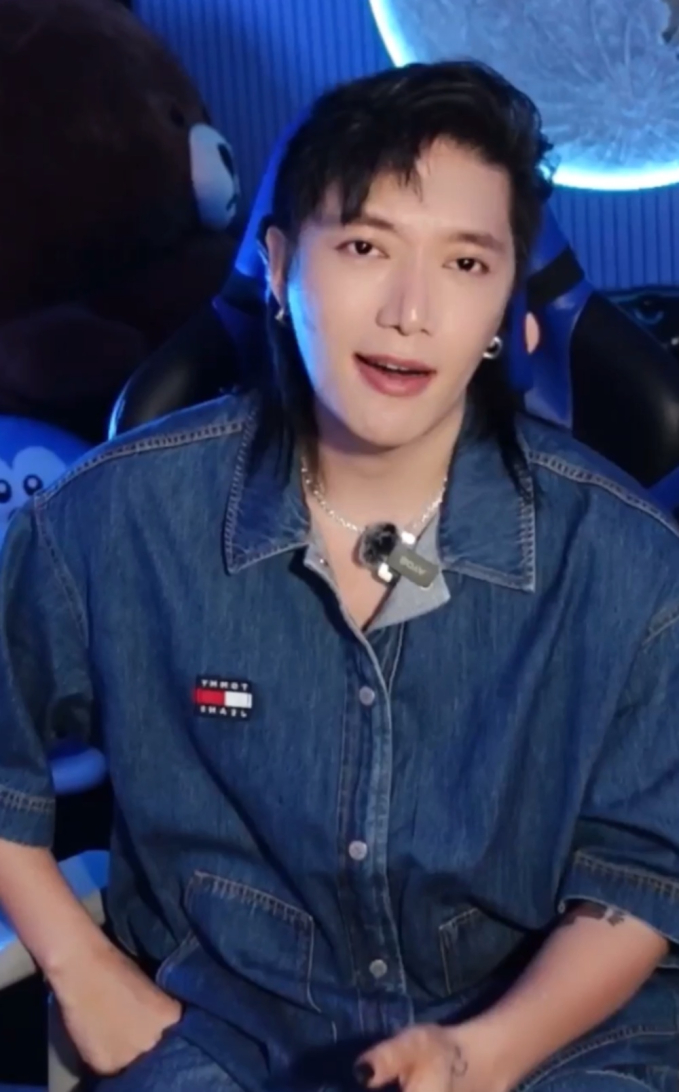 Châu Đăng Khoa tố Sofia ăn chặn tiền stylist, lén lút qua mặt công ty nhận show riêng - Ảnh 1. Châu Đăng Khoa tố Sofia ăn chặn tiền stylist, lén lút qua mặt công ty nhận show riêng - Ảnh 1.