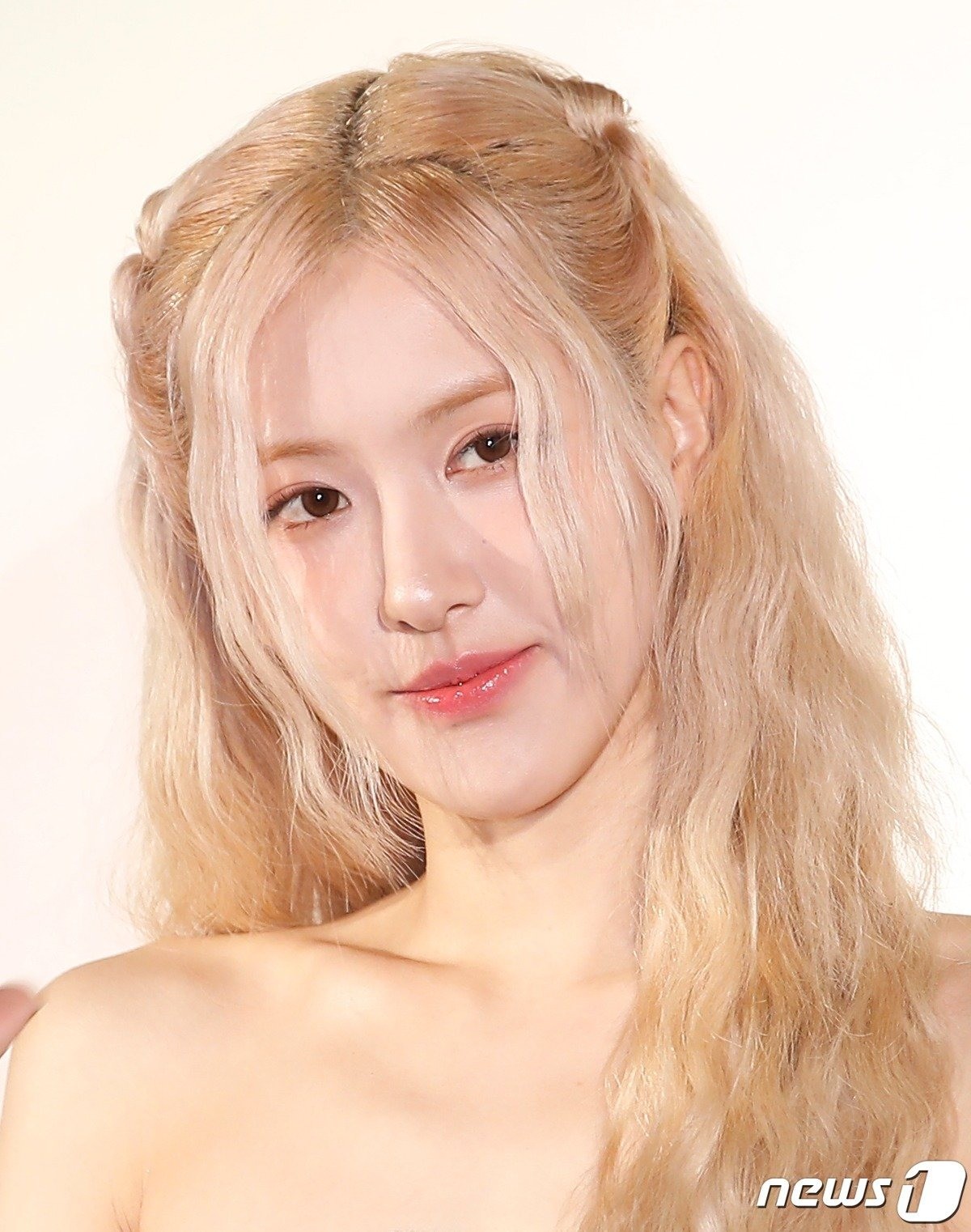 Rosé (BLACKPINK) xinh như búp bê nhưng vẫn gây lo ngại - Ảnh 6.