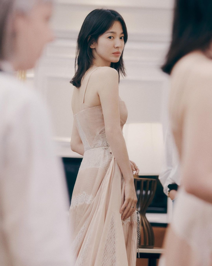 Song Hye Kyo để lộ dấu vết thời gian rõ nét khi khoe mặt mộc ở tuổi 42, netizen cảm thán: Vẫn đẹp xuất sắc - Ảnh 4.