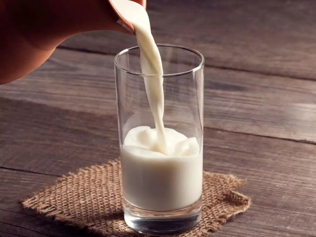 Những người không nên uống sữa vào buổi sáng vì như 'uống thuộc độc', nên tránh tuyệt đối: trào ngược dạ dày thực quản, mắc bệnh viêm túi mật và viêm tuyến tụy