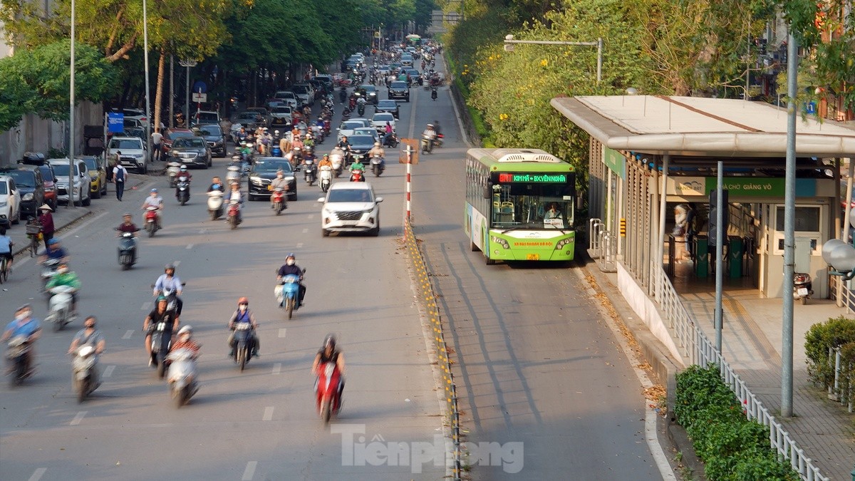 Tuyến buýt nhanh BRT hoạt động ra sao trước khi được Hà Nội đề xuất thay bằng đường sắt đô thị? - Ảnh 2.