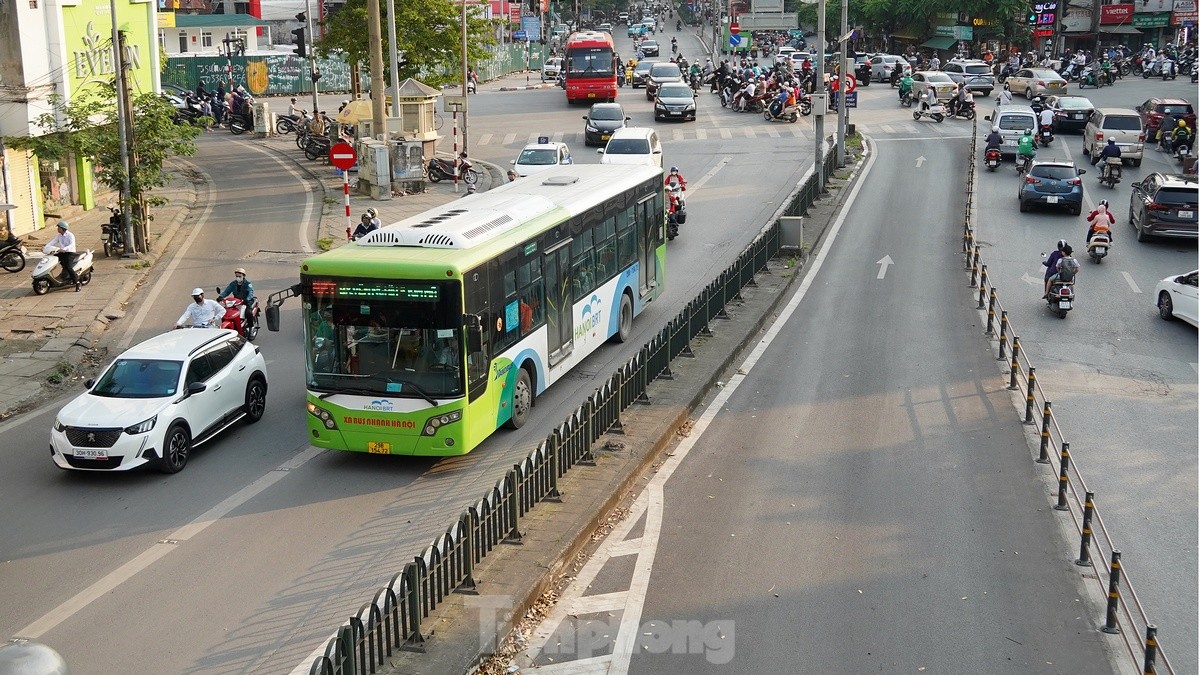 Tuyến buýt nhanh BRT hoạt động ra sao trước khi được Hà Nội đề xuất thay bằng đường sắt đô thị? - Ảnh 3.