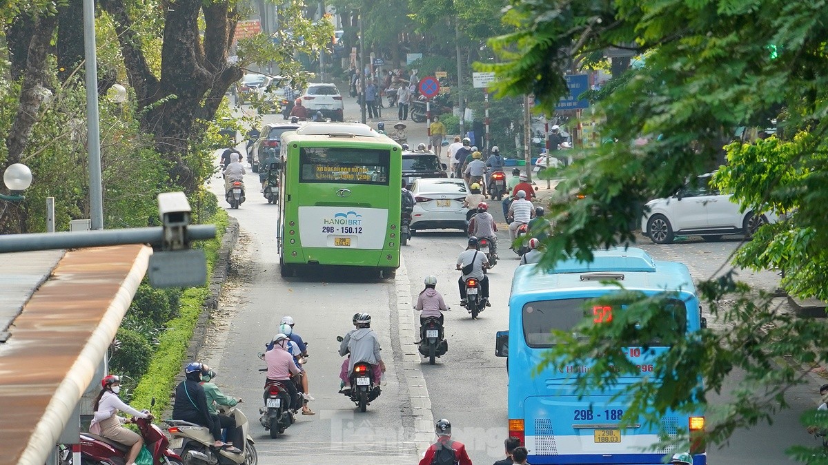 Tuyến buýt nhanh BRT hoạt động ra sao trước khi được Hà Nội đề xuất thay bằng đường sắt đô thị? - Ảnh 5.