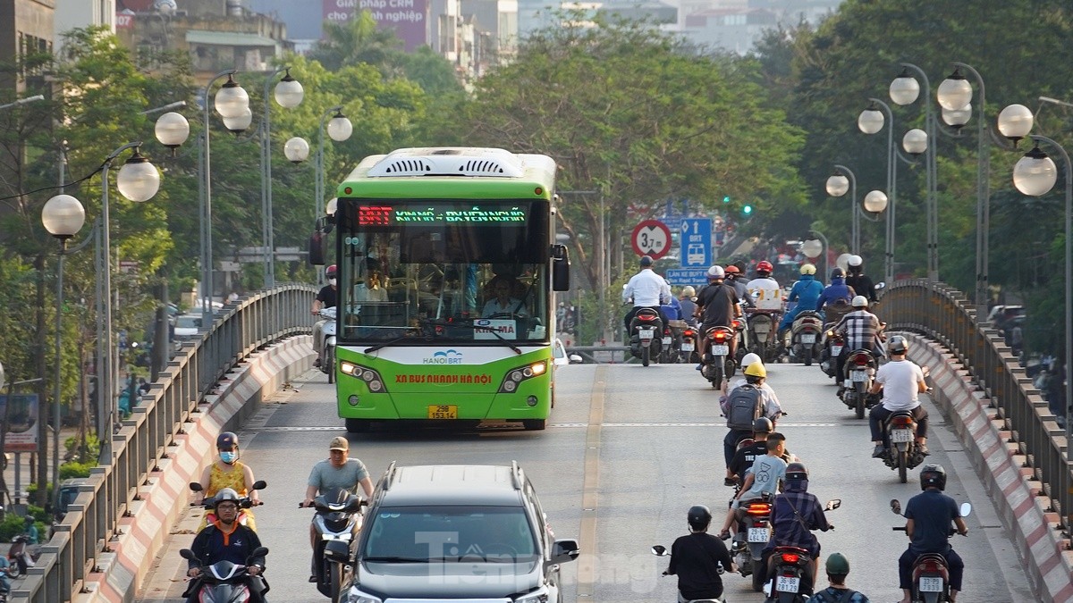 Tuyến buýt nhanh BRT hoạt động ra sao trước khi được Hà Nội đề xuất thay bằng đường sắt đô thị? - Ảnh 6.