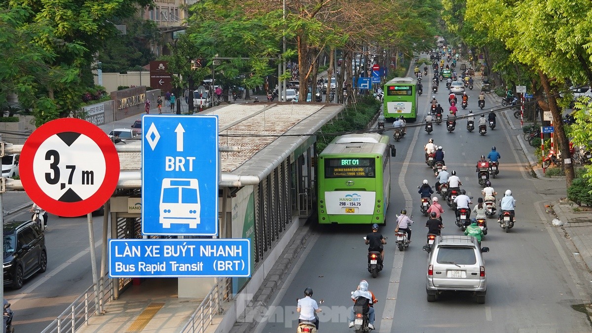 Tuyến buýt nhanh BRT hoạt động ra sao trước khi được Hà Nội đề xuất thay bằng đường sắt đô thị? - Ảnh 8.