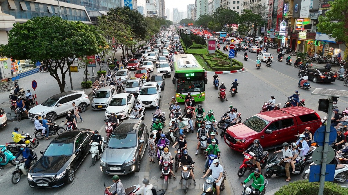Tuyến buýt nhanh BRT hoạt động ra sao trước khi được Hà Nội đề xuất thay bằng đường sắt đô thị? - Ảnh 12.
