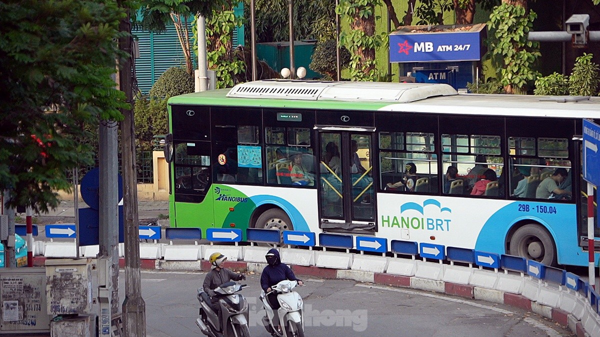 Tuyến buýt nhanh BRT hoạt động ra sao trước khi được Hà Nội đề xuất thay bằng đường sắt đô thị? - Ảnh 14.