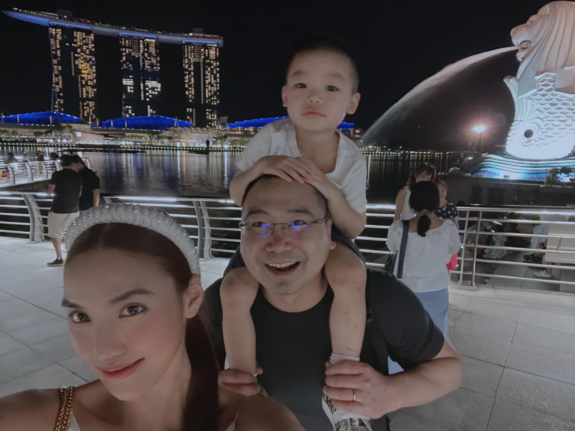 Khung ảnh ngập vẻ hào môn: 2 gia đình đại gia hội ngộ, màn đọ sắc hội phu nhân gây sốt- Ảnh 5. Khung ảnh ngập vẻ hào môn: 2 gia đình đại gia hội ngộ, màn đọ sắc hội phu nhân gây sốt- Ảnh 5.