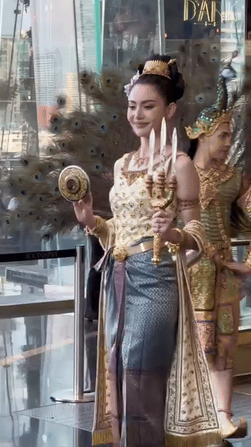 7 nữ thần Songkran 2024 “bất phân thắng bại”: 2 bạn thân Lisa so kè nhan sắc, trùm cuối gây xao xuyến cực mạnh - Ảnh 9.