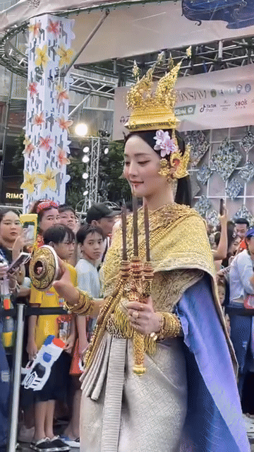 7 nữ thần Songkran 2024 “bất phân thắng bại”: 2 bạn thân Lisa so kè nhan sắc, trùm cuối gây xao xuyến cực mạnh - Ảnh 5.