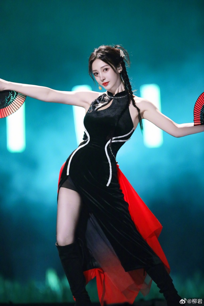 Một chị đẹp Trung Quốc bất ngờ trình diễn bản hit đạt 10 tỷ view Douyin của Tăng Duy Tân ở Đạp gió!- Ảnh 3.