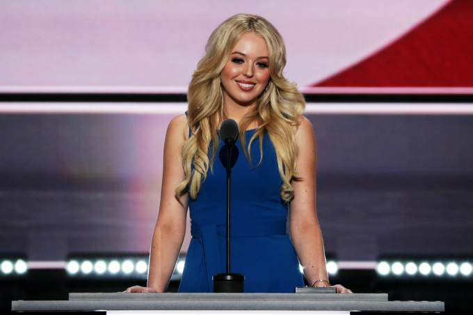 Bị coi là người kém sắc và mờ nhạt nhất nhà Trump, tiểu thư Tiffany Trump giờ “lột xác” ngoạn mục ra sao mà sắp vượt cả chị gái Ivanka? - Ảnh 6.