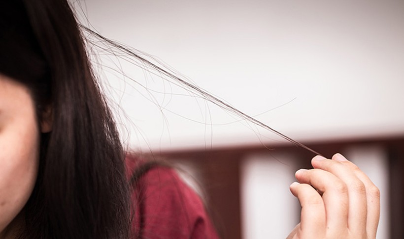 Trẻ nghiện nhổ t&oacute;c, cha mẹ n&ecirc;n l&agrave;m g&igrave;? - Ảnh 2.
