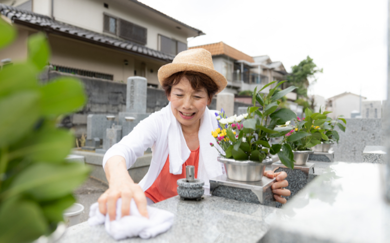 7 điều kiêng kỵ cần nhớ khi đi tảo mộ trong Tết Thanh minh: Có điều nhiều người mắc phải khiến may mắn bay sạch - Ảnh 3. 7 điều kiêng kỵ cần nhớ khi đi tảo mộ trong Tết Thanh minh: Có điều nhiều người mắc phải khiến may mắn bay sạch - Ảnh 3.