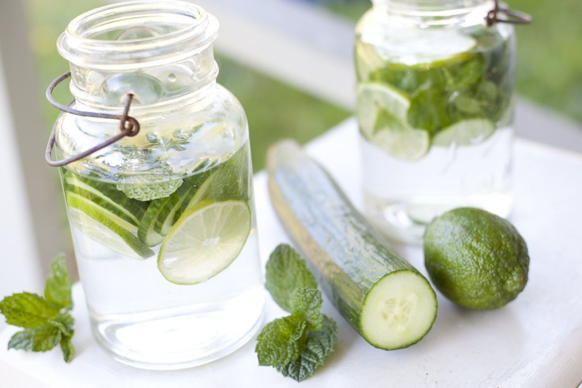 lime-mint-cucumber-water-recipe-1713607175823772660947-1713621040714-17136210408311731854690.jpg