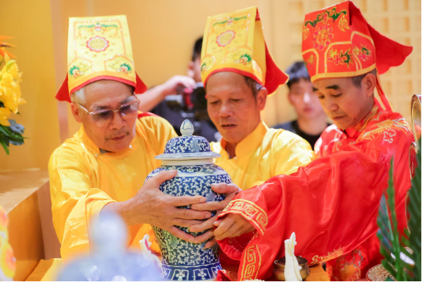 Phú Thọ: Biển người đổ về ngày hội Mạch nguồn khoáng nóng 10/3 âm lịch - Ảnh 5.