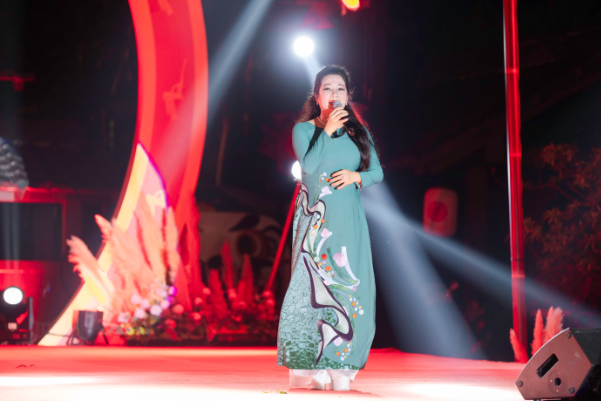 Phú Thọ: Biển người đổ về ngày hội Mạch nguồn khoáng nóng 10/3 âm lịch - Ảnh 10.