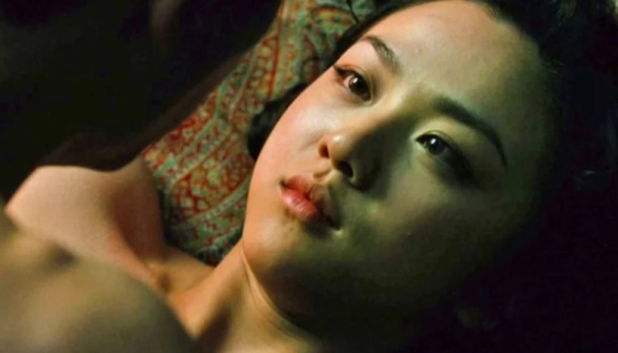 Nữ hoàng 18+ của màn ảnh Hoa ngữ gây choáng với hình ảnh xấu nhất sự nghiệp, Trương Vệ Kiện giả gái còn đẹp hơn- Ảnh 3.